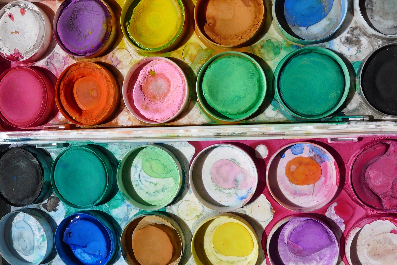 Make your own homemade liquid watercolors or watercolor paints