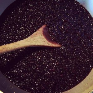 How to make simple elderberry syrup
