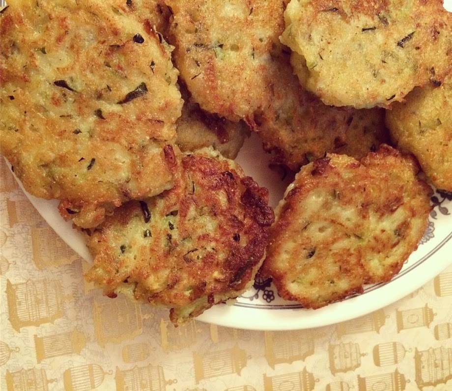 zucchini fritters (easy, gluten free, vegan version too)